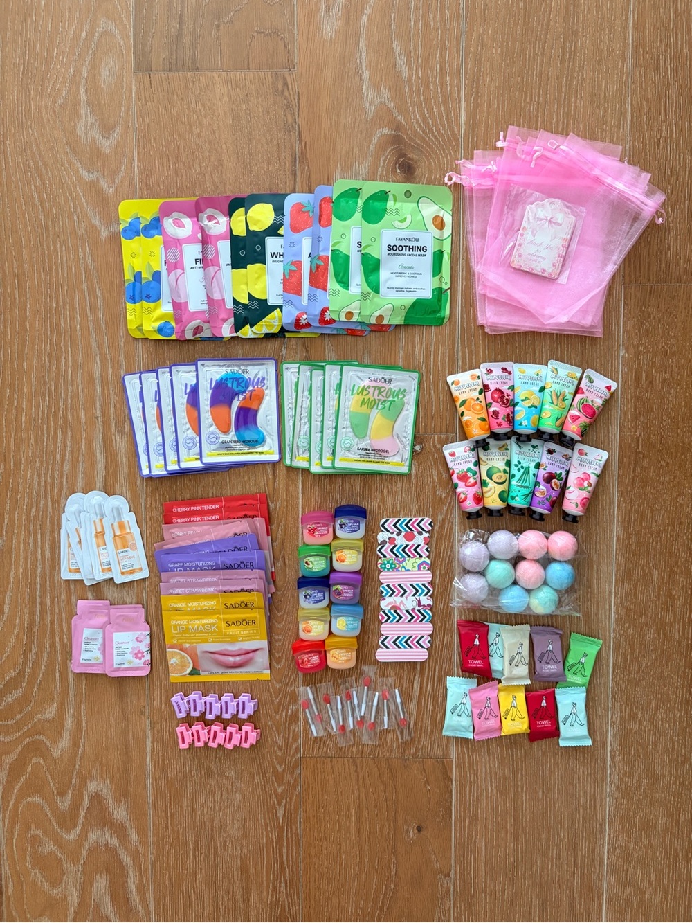 140 piece Set of 10 spa / salon Thank You favors gift sets women